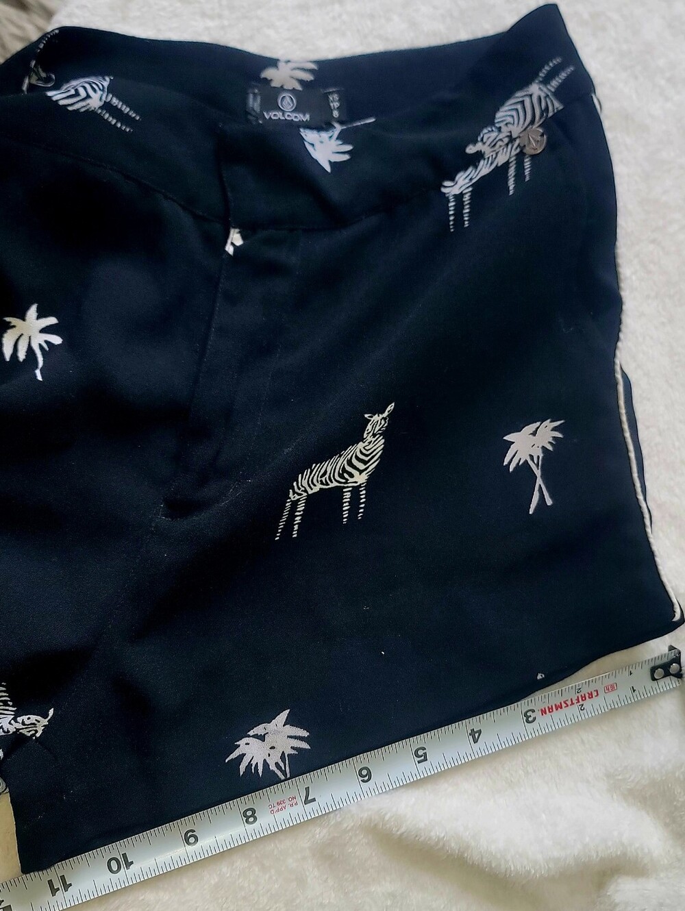 Volcom What You Need Shorts Womens Size XS Black Zebra Print Palm Trees - Picture 9 of 9